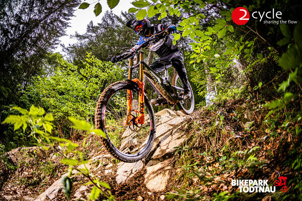 Mit freundlicher Genehmigung von 2-Cycle Mit freundlicher Genehmigung von 2-Cycle